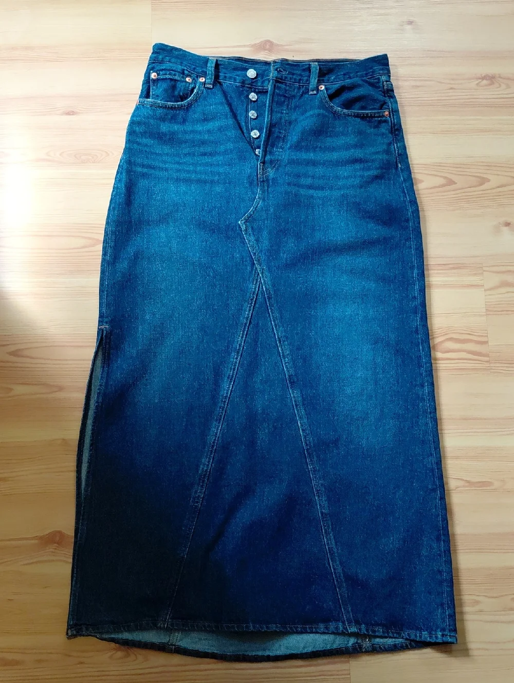 Levis Iconic Long Skirt - Picture 1 of 4